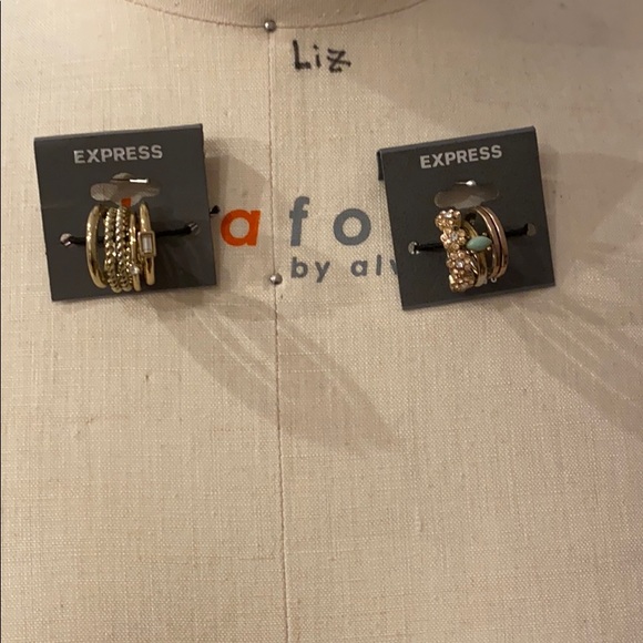 Bundle of express gold rings set. - Picture 1 of 6